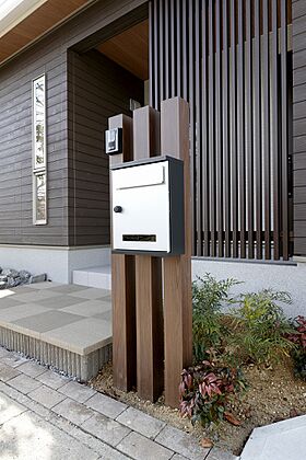 内藤ホームの施工事例「立体的なファサードの平屋」の画像4