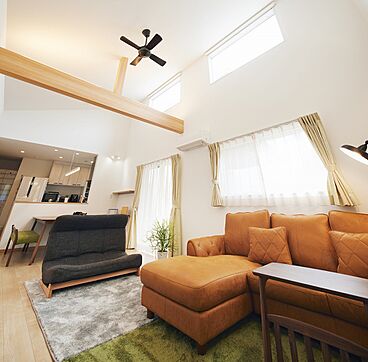 内藤ホームの施工事例「勾配天井と現し梁のある家 耐震住宅テクノストラクチャー」の画像