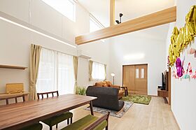 内藤ホームの施工事例「勾配天井と現し梁のある家 耐震住宅テクノストラクチャー」の画像1