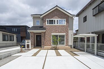 内藤ホームの施工事例「アンティーク家具の似合う家 耐震住宅テクノストラクチャー」の画像