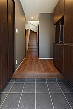 シンプルモダンスタイルの玄関 内藤ホームの事例画像