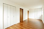 シンプルモダンスタイルの洋室 内藤ホームの事例画像