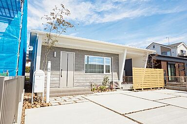 内藤ホームの施工事例「タイルテラスのある暖かな平屋」の画像1