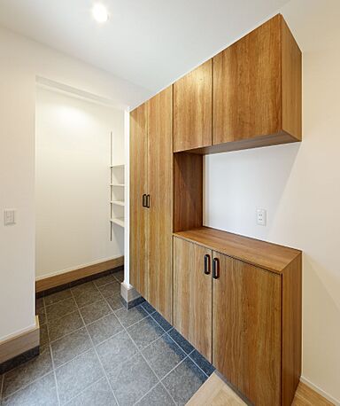 内藤ホームの施工事例「シャープでモダンな家 耐震住宅テクノストラクチャー」の画像3