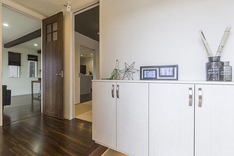 株式会社秀光ビルド 松山店の公式画像_玄関3