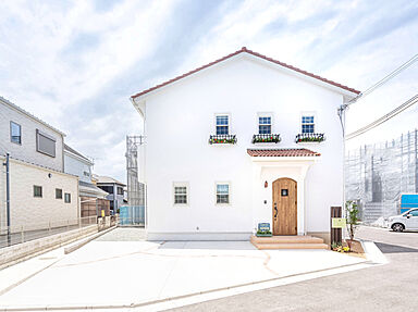 はなまるの家の施工事例「暮らしやすさと可愛いを叶える真っ白な漆喰のお家 和歌山県和歌山市」の画像