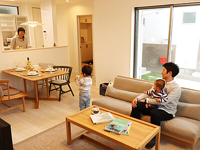 シンプルモダンスタイルのリビング 株式会社秀建の事例画像