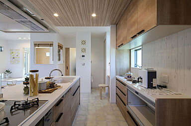 株式会社秀建の施工事例「刻を忘れるくつろぎの家」の画像3