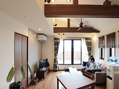 株式会社秀建の施工事例「光あふれるアウトサイドリビングのある家」の画像1