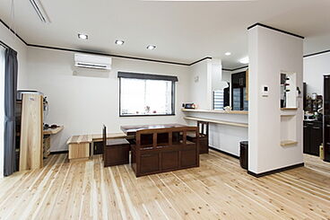 トヨキタホームの施工事例「無垢材と自然素材にこだわった家」の画像