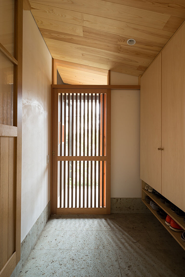 永く大切に住み続けられる木の家をつくる、東村山市の地域工務店 相羽建設株式会社の公式画像_玄関5
