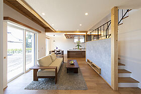 だいこうホームの施工事例「【2階建て】大きな下屋のあるナチュラルな家」の画像2