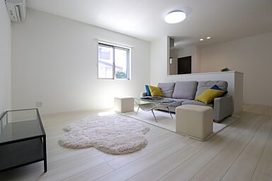 Rico Life. 久喜店の施工事例「黒の外観が際立つキューブ型の家」の画像1