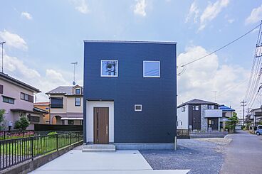 Rico Life. 久喜店の施工事例「シンプルさが際立つスタイリッシュな家」の画像