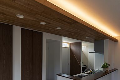 SAWAMURA建築設計 敦賀スタジオの施工事例「吹抜けと間接照明で光を感じる家【滋賀県高島市】」の画像3