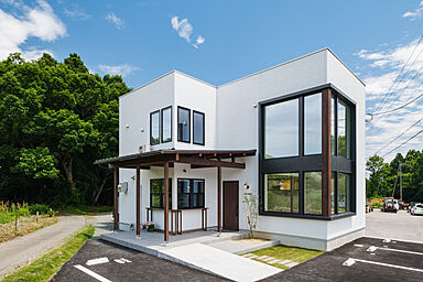 SAWAMURA建築設計 高島スタジオの施工事例「大開口によって開放感あるレストラン併用住宅【滋賀県高島市】」の画像