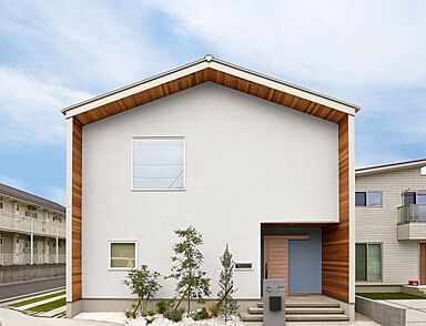 SAWAMURA建築設計 高島スタジオの施工事例「三角屋根のナチュラルモダンな家【滋賀県大津市】」の画像1