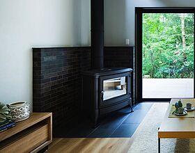 SAWAMURA建築設計 敦賀スタジオの施工事例「薪ストーブのある癒しの別荘【滋賀県高島市】」の画像2