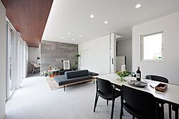 SAWAMURA建築設計 敦賀スタジオの施工事例「水平ラインと奥行きのバランスが際立つ1.5階の家【福井県小浜市】」の画像