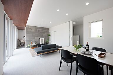 SAWAMURA建築設計 高島スタジオの施工事例「水平ラインと奥行きのバランスが際立つ1.5階の家【福井県小浜市】」の画像