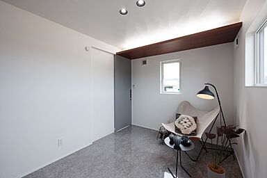 SAWAMURA建築設計 高島スタジオの施工事例「水平ラインと奥行きのバランスが際立つ1.5階の家【福井県小浜市】」の画像5