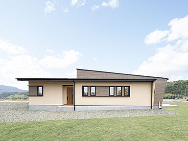 SAWAMURA建築設計 高島スタジオの施工事例「水平ラインが美しい平屋【福井県三方郡美浜町】」の画像7