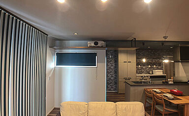 ワイケイホーム株式会社の施工事例「素材と質感によってつくりだすカフェのような空間の家」の画像2