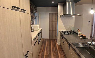 ワイケイホーム株式会社の施工事例「素材と質感によってつくりだすカフェのような空間の家」の画像4