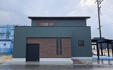 ワイケイホーム株式会社の施工事例「インナーガレージ装備、ヴィンテージの温もりある大人の家」の画像6