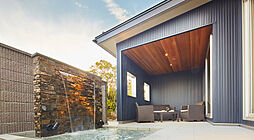 ワイケイホーム株式会社の施工事例「吹抜けが光を、壁泉が癒しを創造する家」の画像