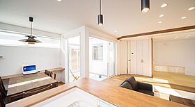 ワイケイホーム株式会社の施工事例「風と光を感じる、プライベートテラスのある家。」の画像2