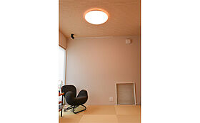 ワイケイホーム株式会社の施工事例「吹抜けとリビング階段が家族の掛け合いを生む家」の画像4