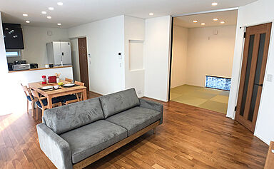 ワイケイホーム株式会社の施工事例「すっきりとした暮らしを実現。ゆとりを生む、たっぷり収納の家」の画像