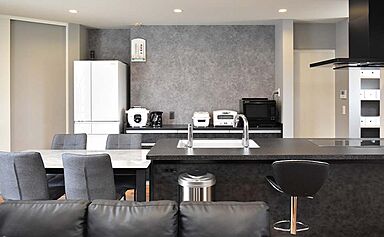 ワイケイホーム株式会社の施工事例「大人のくつろぎ空間、セカンドリビングのある家」の画像1