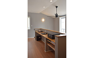 ワイケイホーム株式会社の施工事例「大人のくつろぎ空間、セカンドリビングのある家」の画像3