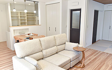 ワイケイホーム株式会社の施工事例「平屋感覚で暮らせる、子育て世帯に嬉しい家」の画像