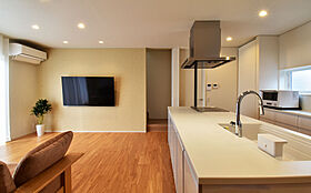 ワイケイホーム株式会社の施工事例「統一感の中に光るこだわり、ペットとの生活を楽しむ家」のメイン画像