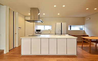 ワイケイホーム株式会社の施工事例「統一感の中に光るこだわり、ペットとの生活を楽しむ家」の画像2