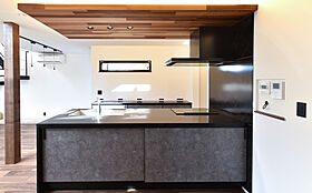 ワイケイホーム株式会社の施工事例「空間の凹凸と光でデザインされた、開放感のある家」の画像3