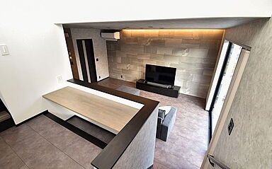 ワイケイホーム株式会社の施工事例「モノトーンエレガンスが際立つ、高級感あふれる家」の画像8