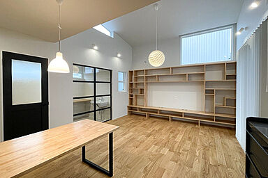 ワイケイホーム株式会社の施工事例「開放的な空間でワクワクする暮らしを楽しむ家」の画像