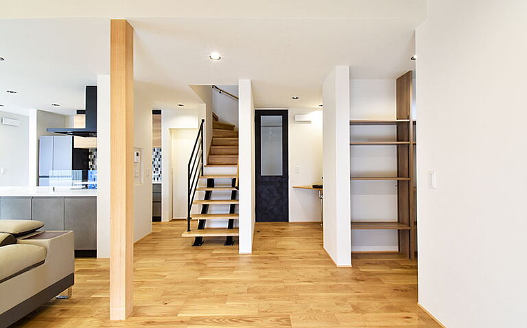 ワイケイホーム株式会社の公式画像_階段4