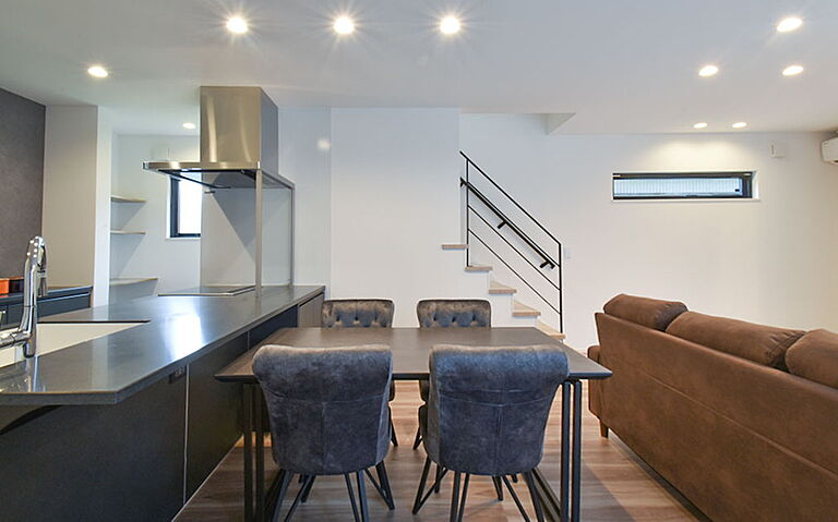 ワイケイホーム株式会社の公式画像_階段5