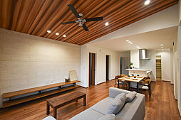 ワイケイホーム株式会社の施工事例「多様な趣味を楽しむ、インナーガレージのある家」の画像