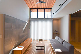 ワイケイホーム株式会社の施工事例「心を癒す洗練されたデザインと巧みな間取りの家」の画像1