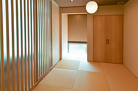 ワイケイホーム株式会社の施工事例「心を癒す洗練されたデザインと巧みな間取りの家」の画像5