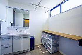 ワイケイホーム株式会社の施工事例「ナチュラルな素材感と、洗練された都会的デザインが融合する家」の画像4