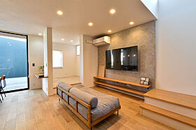 ワイケイホーム株式会社の施工事例「グレーベースに自然素材を合わせた大人ナチュラルな家」のメイン画像