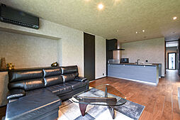 ワイケイホーム株式会社の施工事例「ゆとりと安らぎが息づく、グレイッシュな平屋という選択」の画像