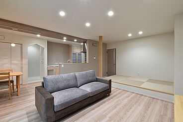 ワイケイホーム株式会社の施工事例「すっきりとした空間に、家事ラク工夫と遊び心を取り入れた暮らし」の画像